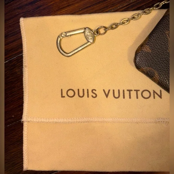 Louis Vuitton Key Pouch in signature Monogram coatedcanvas,aka the Pochette Clés - Picture 7 of 8